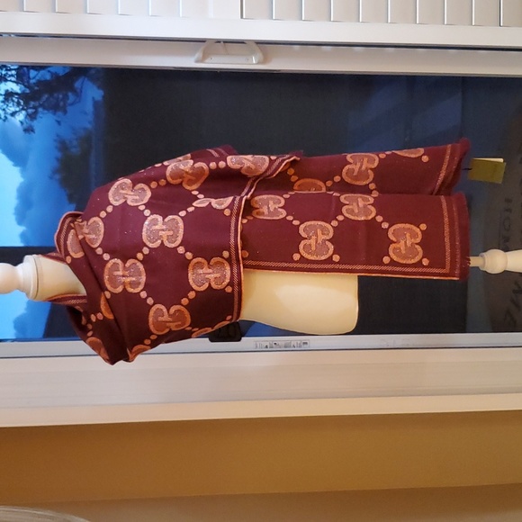 Gucci Scarf/Shawl - Picture 7 of 14